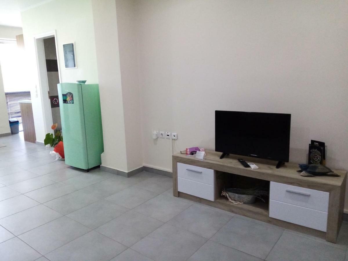 Cozy Apartment Near To The Airport Kouvaras Bagian luar foto